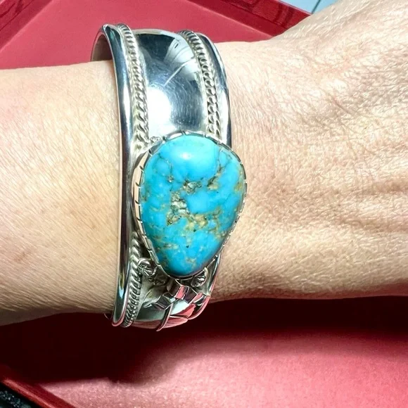 Vintage Sterling Silver Turquoise cuff bracelet signed by Nofchissei. 2 - Picture 7 of 11